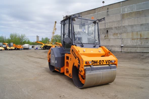 Каток асфальтный DM-7.7-VD